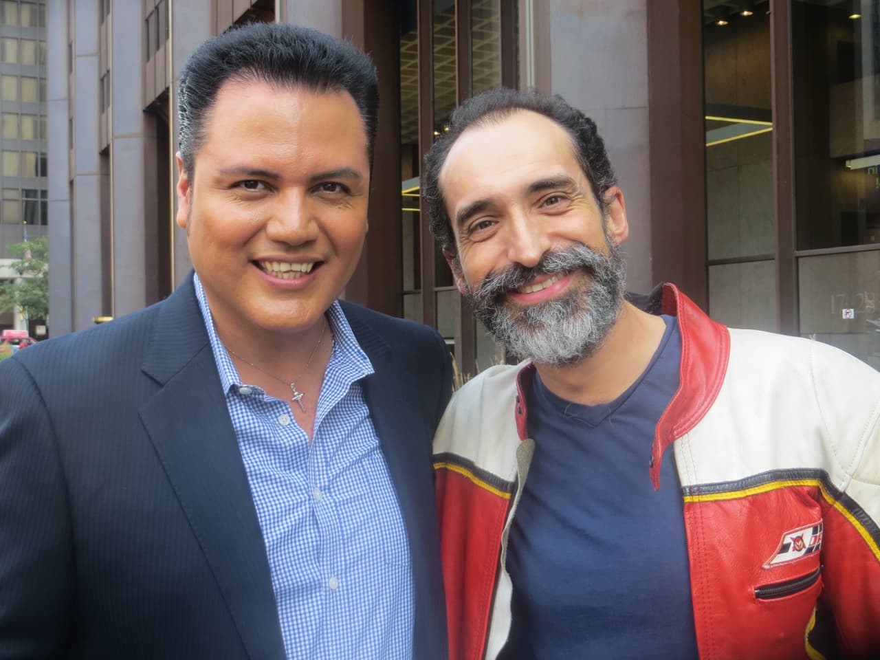 Bruno Bichir estuvo de visita en Chicago para promover su nueva película "Un Gallo con Muchos Huevos".