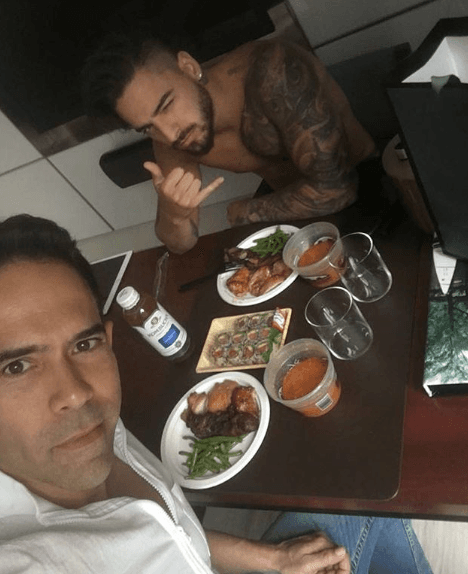 Mientras que al revelar cuál es la comida favorita de Maluma, el autor de libros como ‘Salvando vidas’ y ‘Reta tu vida’, señaló: 
<b>"La pizza es su placer culposo"</b>.