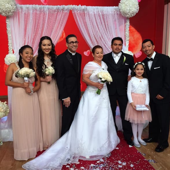 Felicidades a la pareja. Al fin cumplieron su sueño y se casaron ante los ojos de Dios.