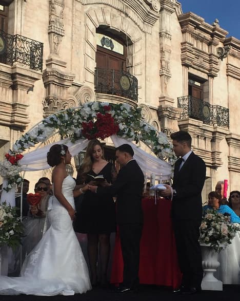 La juez dedicándole unas bellas palabras a los novios de Los Ángeles.