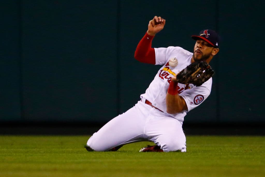 El patrullero Tommy Pham pasa de los Cardinals a los Seattle Mariners. St. Louis recibe a los prospectos Justin Williams (OF), Génesis Cabrera (LHP) y Roel Ramírez (RHP).