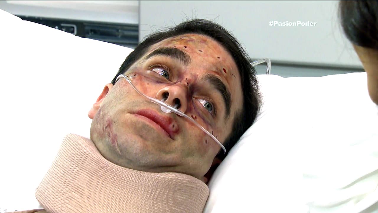 En Pasión y Poder, después de enterarse que nuevamente es señalado como el asesino de Montserrat, Erick sufrió un terrible accidente y ahora se encuentra entre la vida y la muerte.