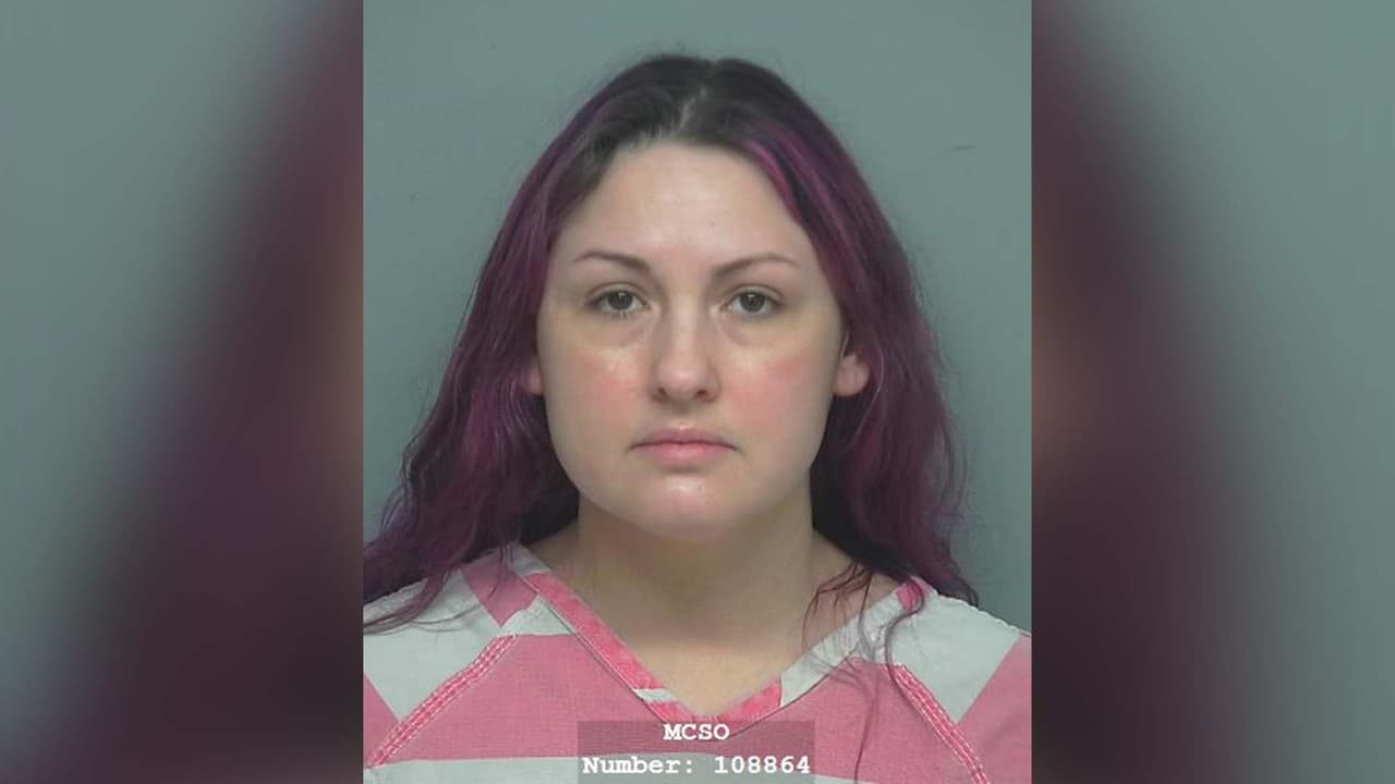 Bonnie Rose Guess Mazock – La buscan las autoridades por agresión sexual contra un menor.