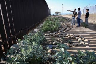 Los niños de la zona fronteriza entre Texas y México viven en nivel de pobreza y tienen altos índices de obesidad 