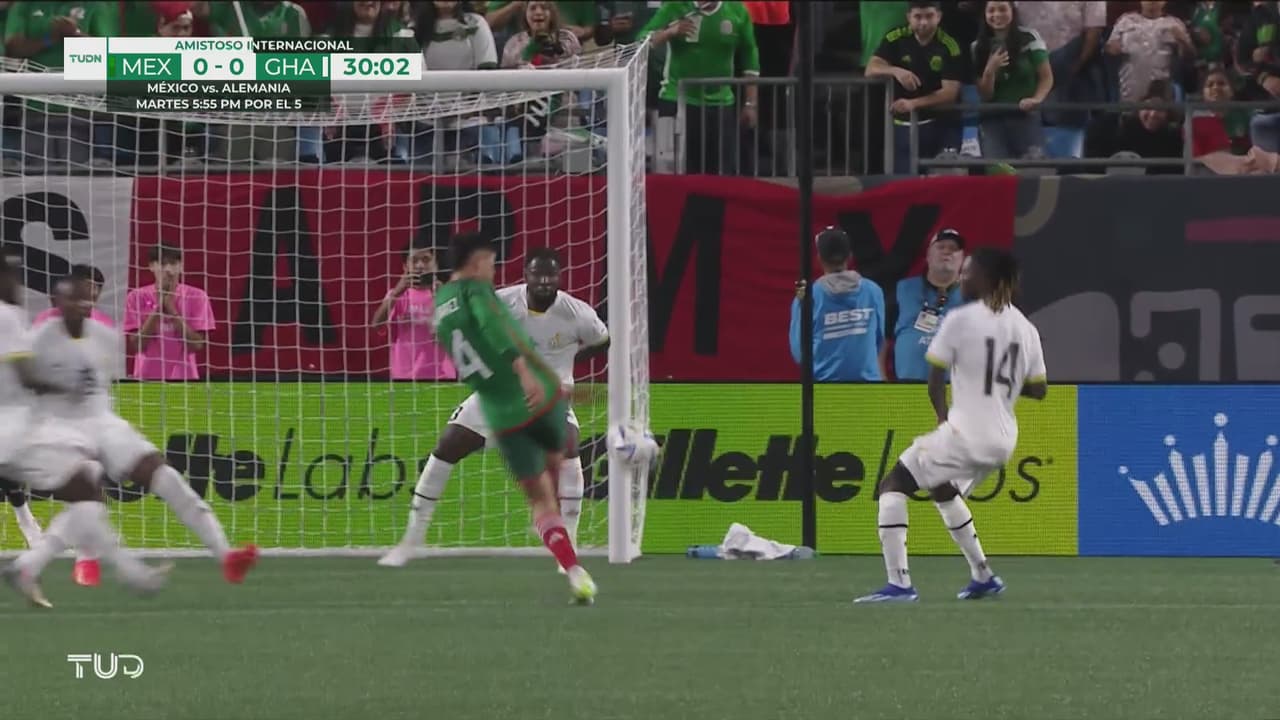 Edson tenía el primero tras del pase de rabona de Jiménez que no concreta