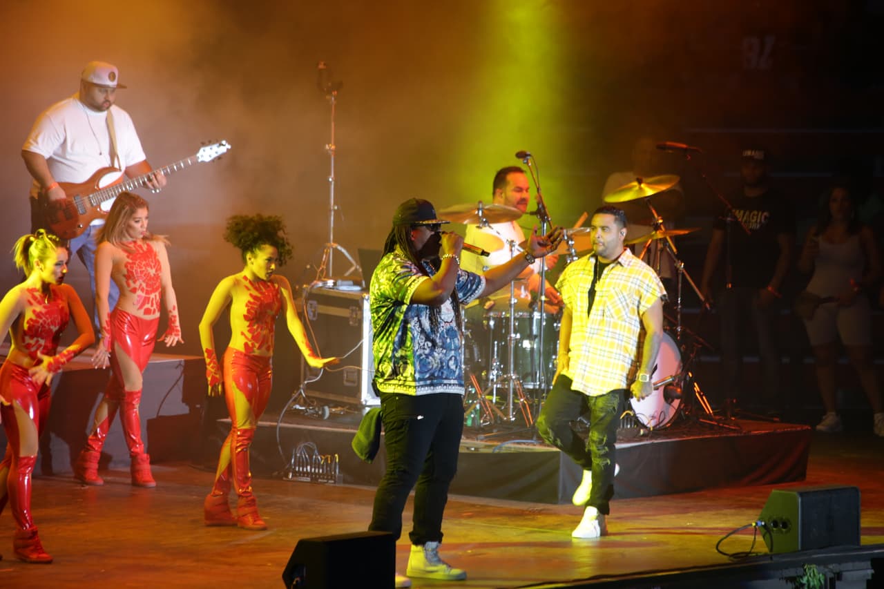 Zion y Lennox cerraron la noche con broche de oro este evento cantando todos sus éxitos.