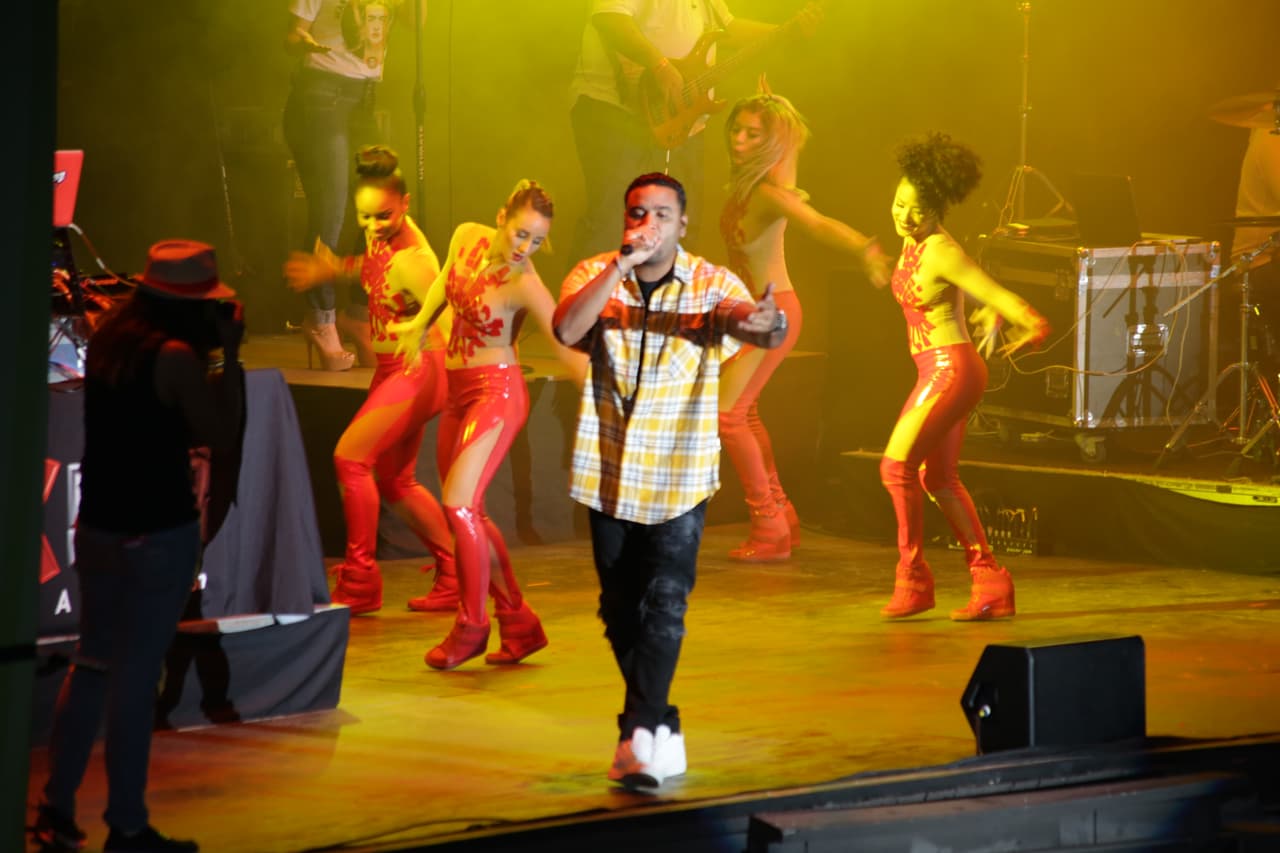 Zion y Lennox cerraron la noche con broche de oro este evento cantando todos sus éxitos.