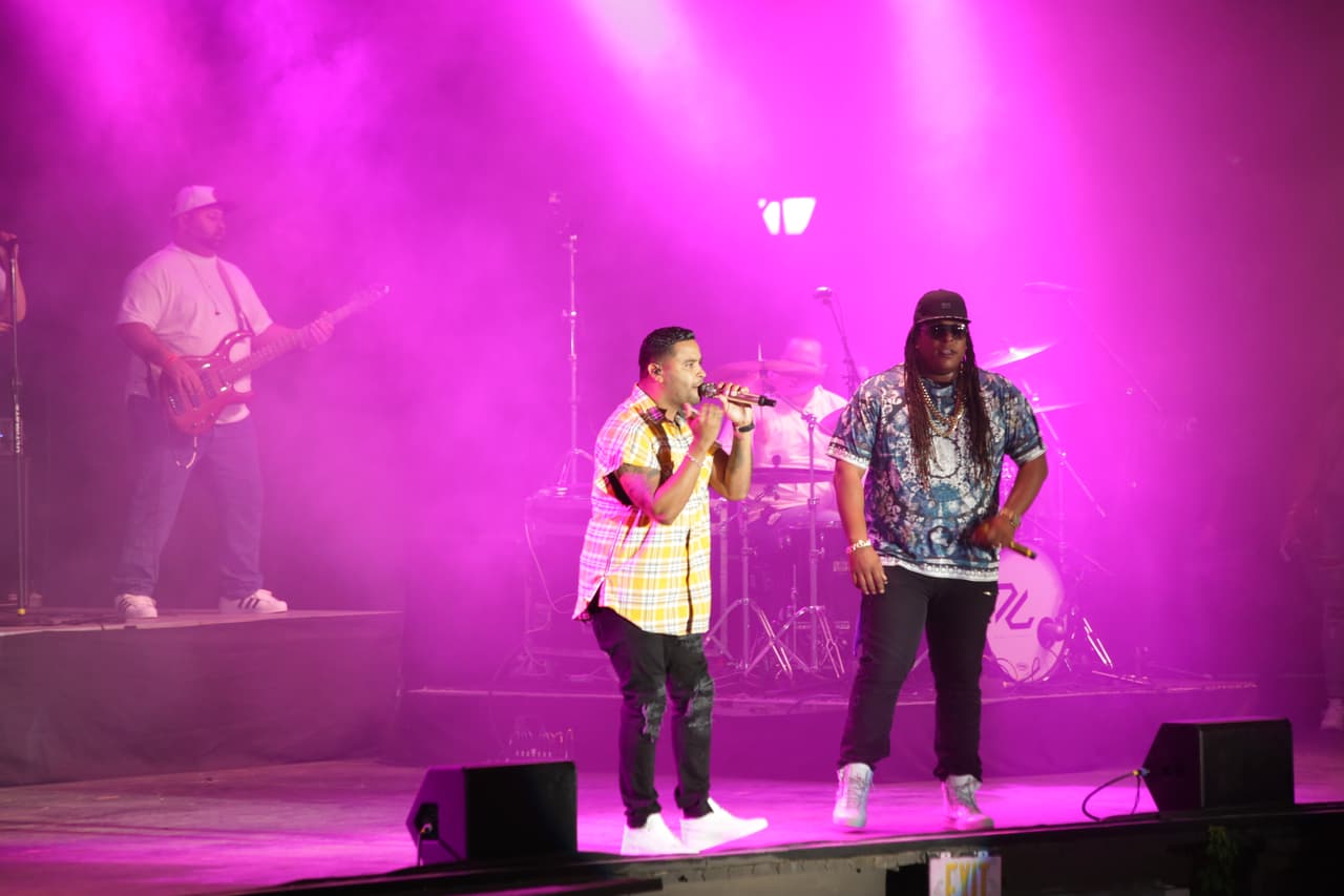 Zion y Lennox cerraron la noche con broche de oro este evento cantando todos sus éxitos.