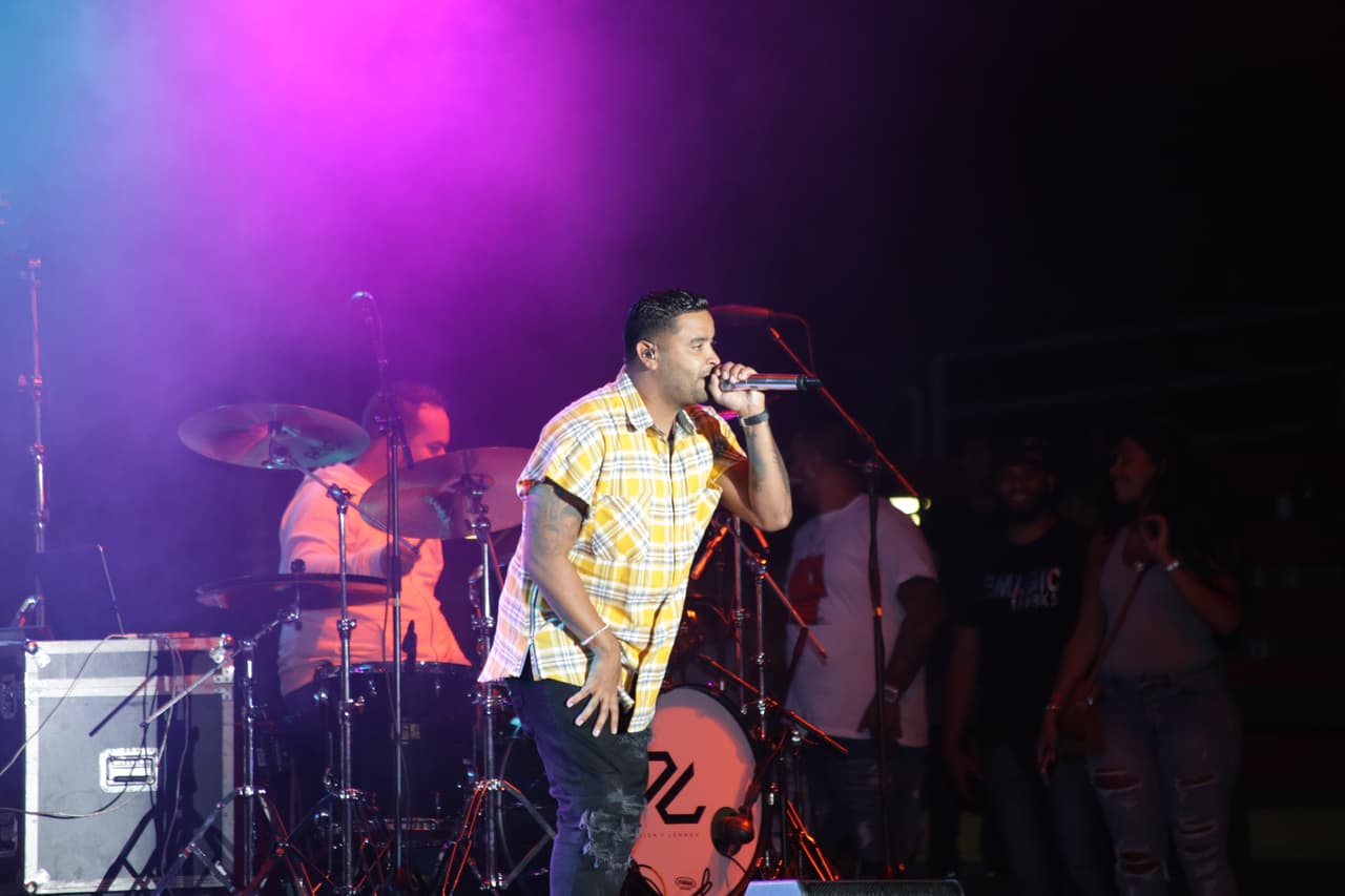 Zion y Lennox cerraron la noche con broche de oro este evento cantando todos sus éxitos.