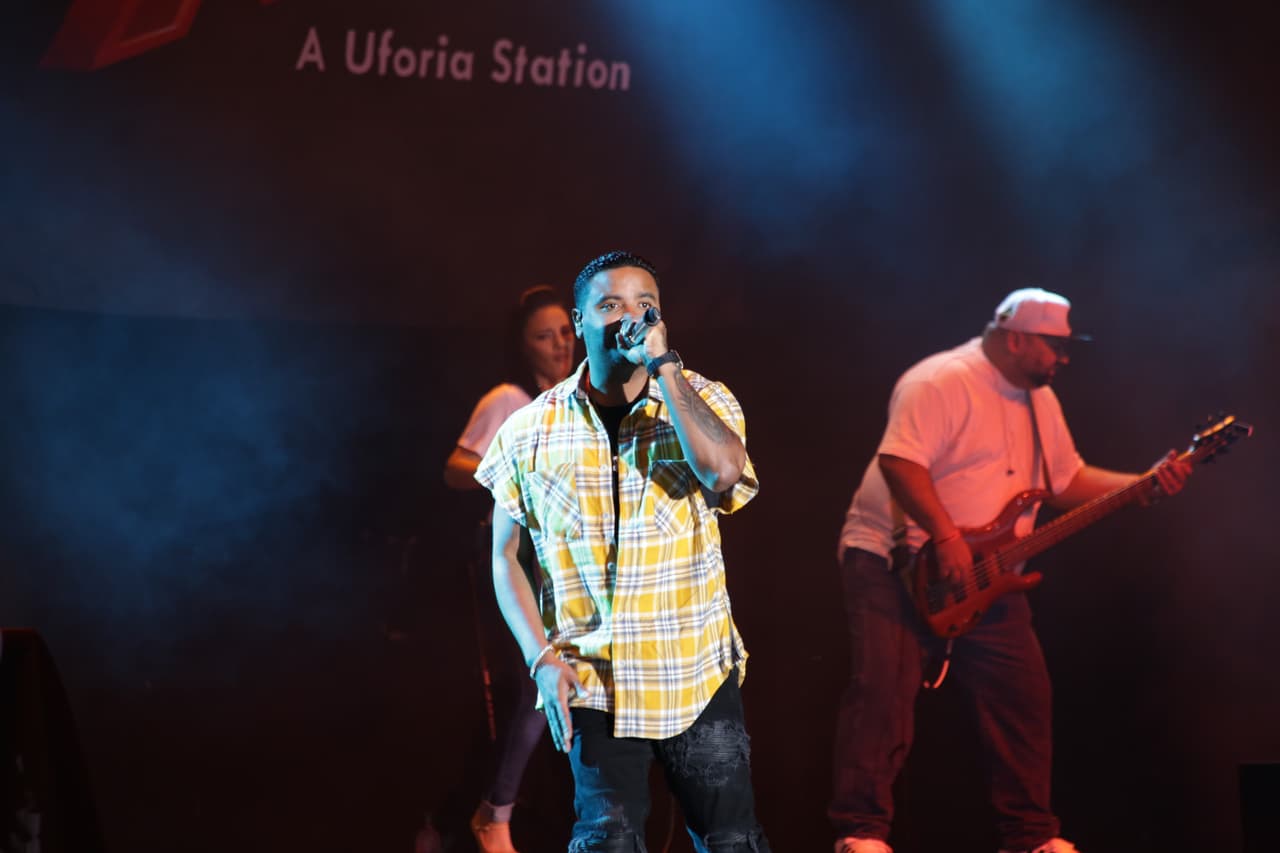 Zion y Lennox cerraron la noche con broche de oro este evento cantando todos sus éxitos.