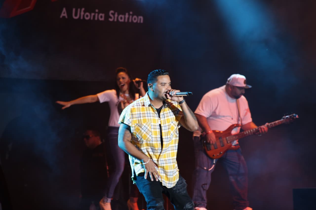 Zion y Lennox cerraron la noche con broche de oro este evento cantando todos sus éxitos.