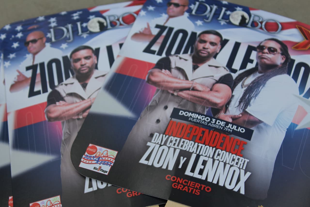 Una vez más los fans de La X abarrotaron Six Flags para celebrar el día de independencia con la música de Zion y Lennox.