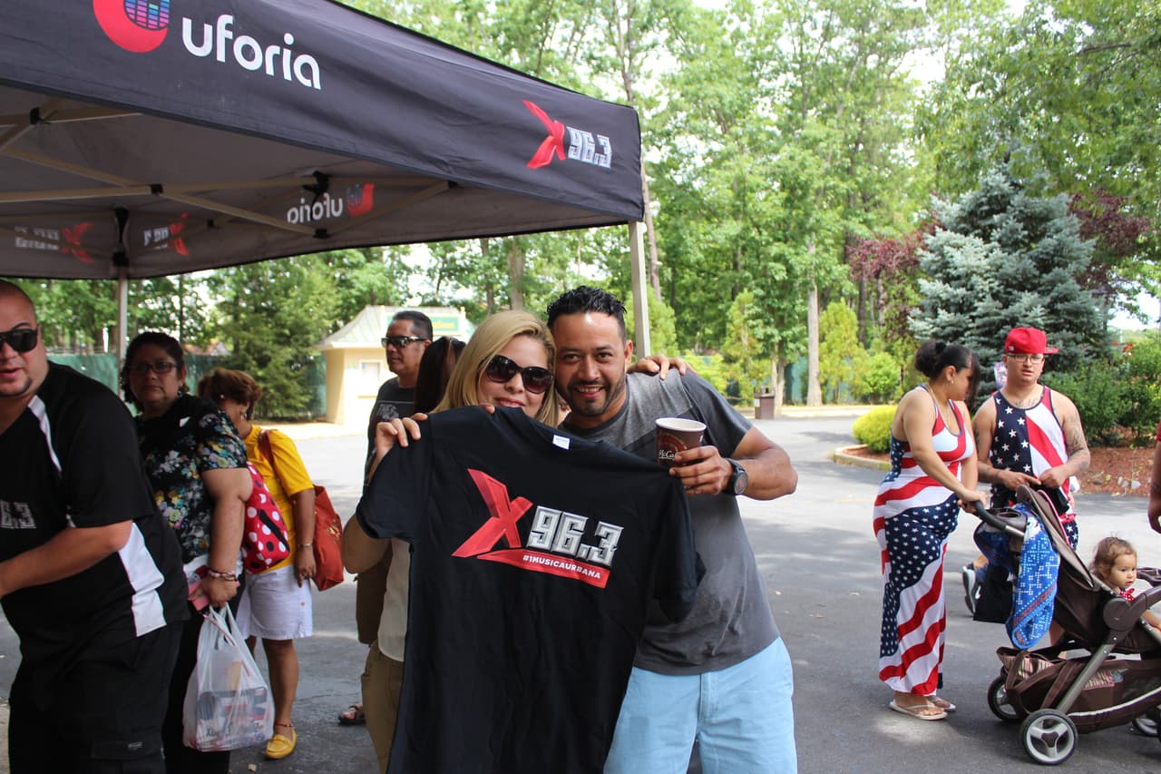 Por supuesto, no podían faltar las camisetas de La X.