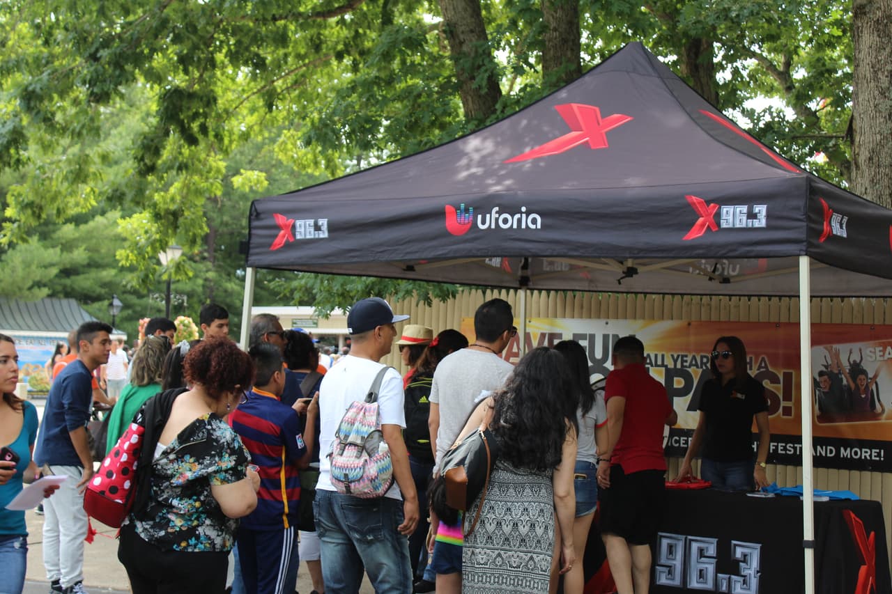 Por supuesto, no podían faltar las camisetas de La X.