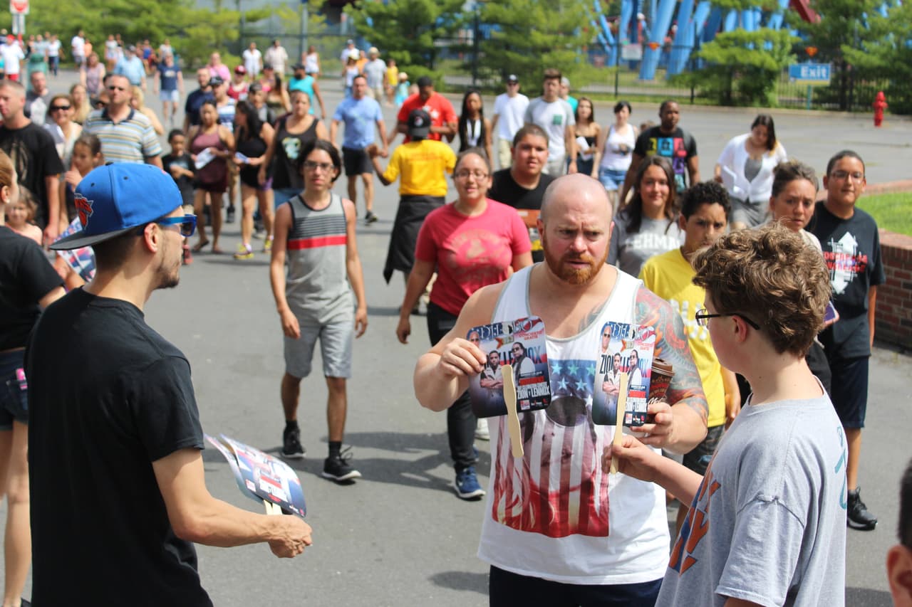Una vez más los fans de La X abarrotaron Six Flags para celebrar el día de independencia con la música de Zion y Lennox.
