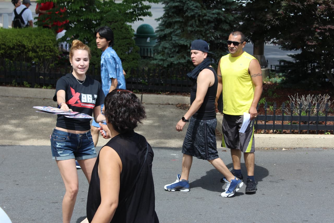 Una vez más los fans de La X abarrotaron Six Flags para celebrar el día de independencia con la música de Zion y Lennox.