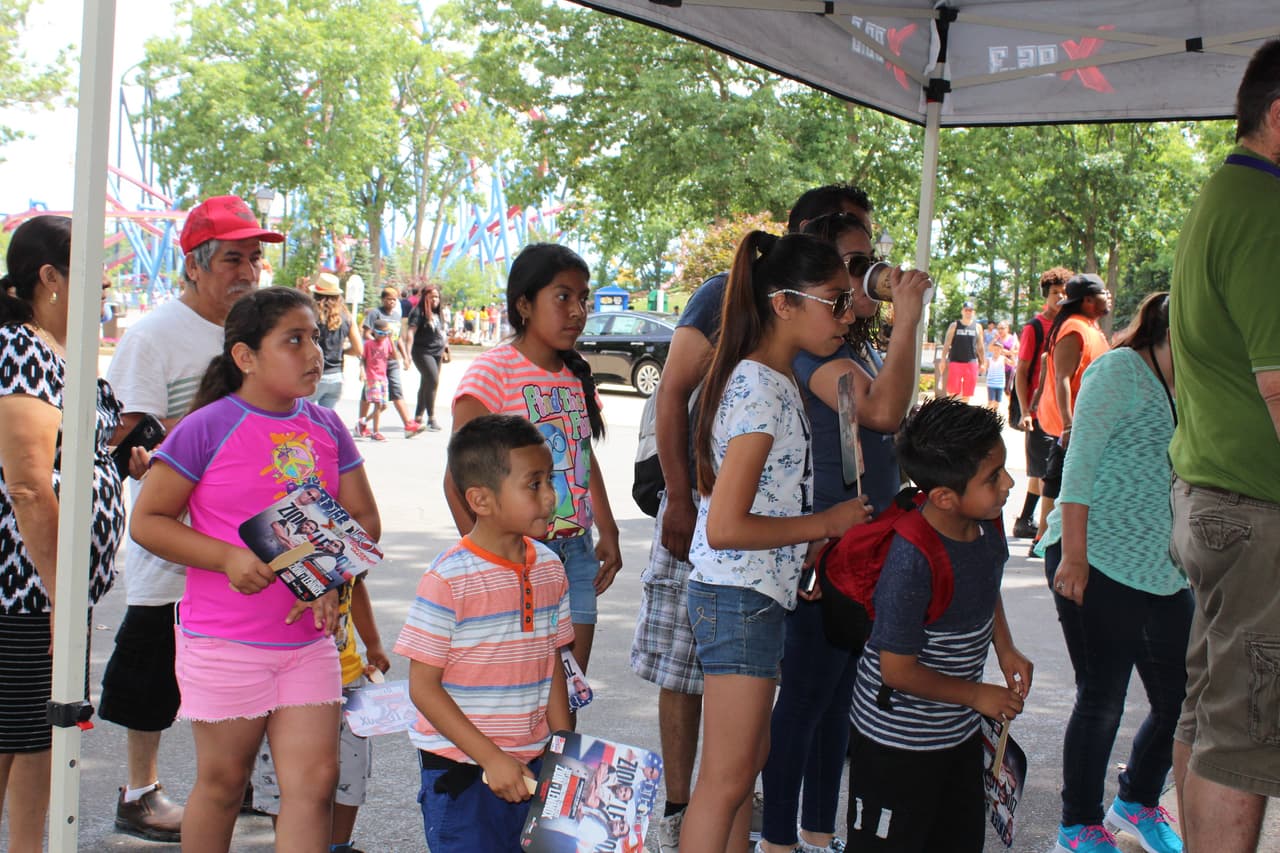 Una vez más los fans de La X abarrotaron Six Flags para celebrar el día de independencia con la música de Zion y Lennox.