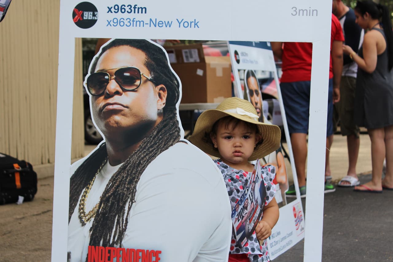 ¡Los asistentes tuvieron la oportunidad de tomarse fotos con Zion y Lennox! (La versión de cartón por supuesto)