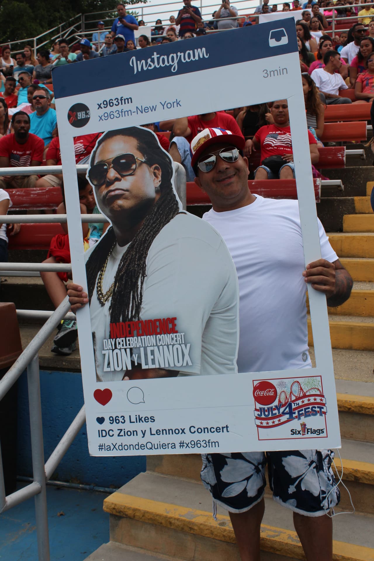 ¡Los asistentes tuvieron la oportunidad de tomarse fotos con Zion y Lennox! (La versión de cartón por supuesto)