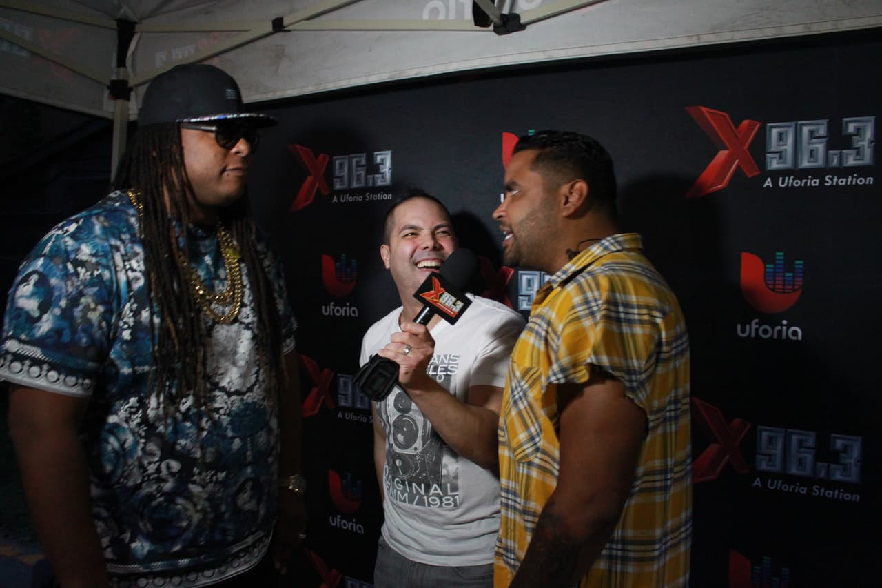 Joel Santiago se encontró a Zion y Lennox backstage antes de subir a tarima.