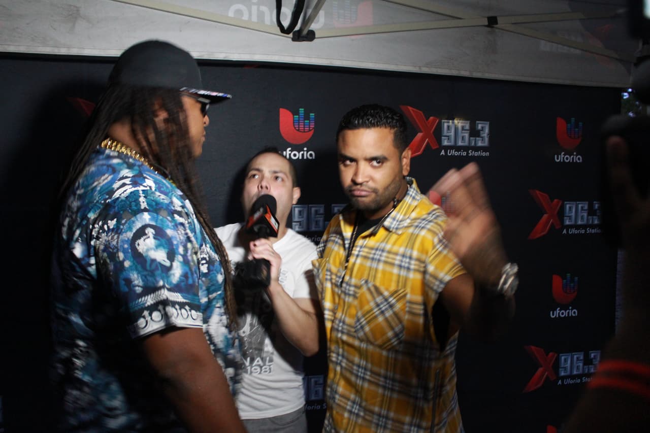 Joel Santiago se encontró a Zion y Lennox backstage antes de subir a tarima.