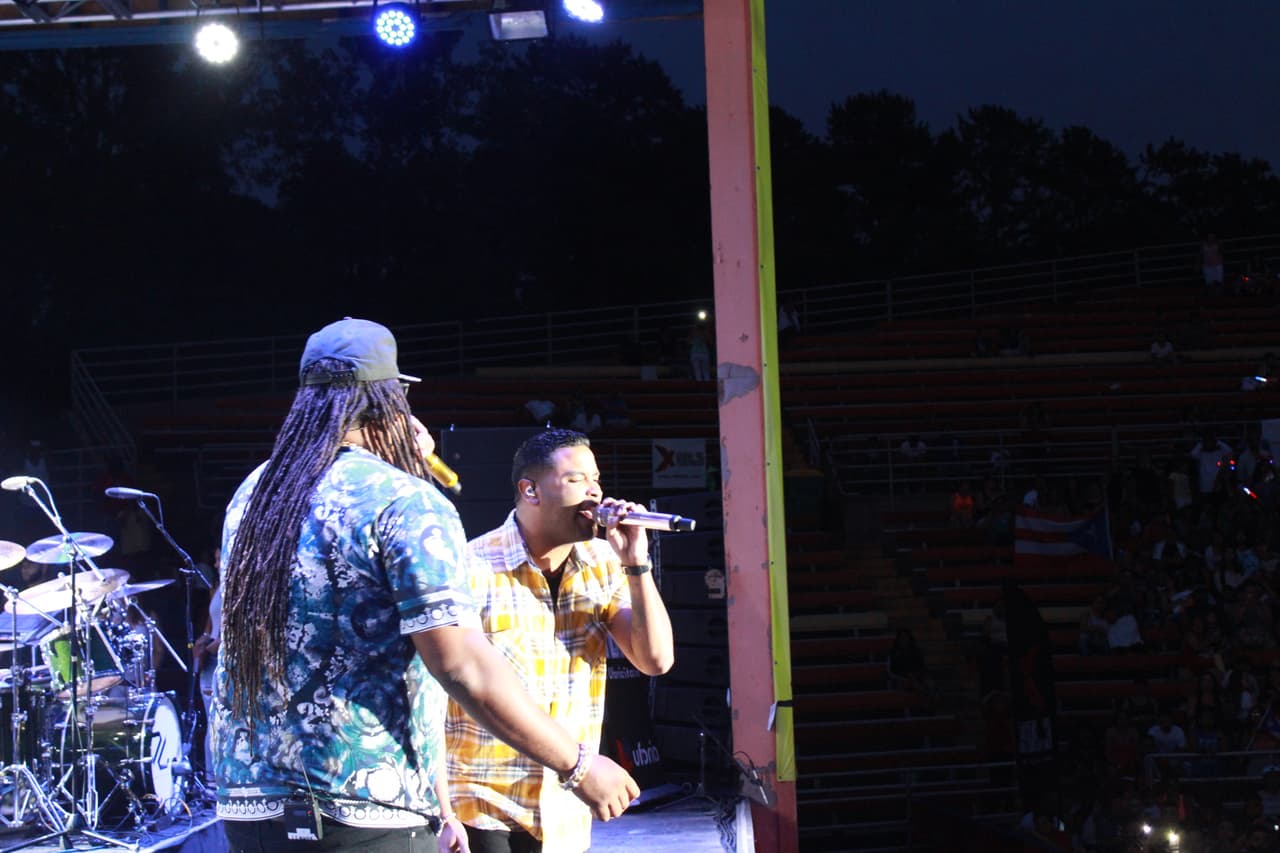 Zion y Lennox cerraron la noche con broche de oro este evento cantando todos sus éxitos.