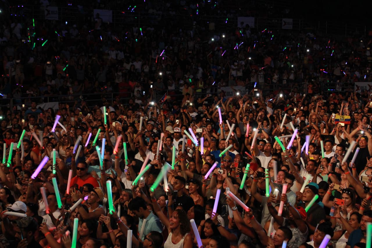 Una vez más los fans de La X abarrotaron Six Flags para celebrar el día de independencia con la música de Zion y Lennox.