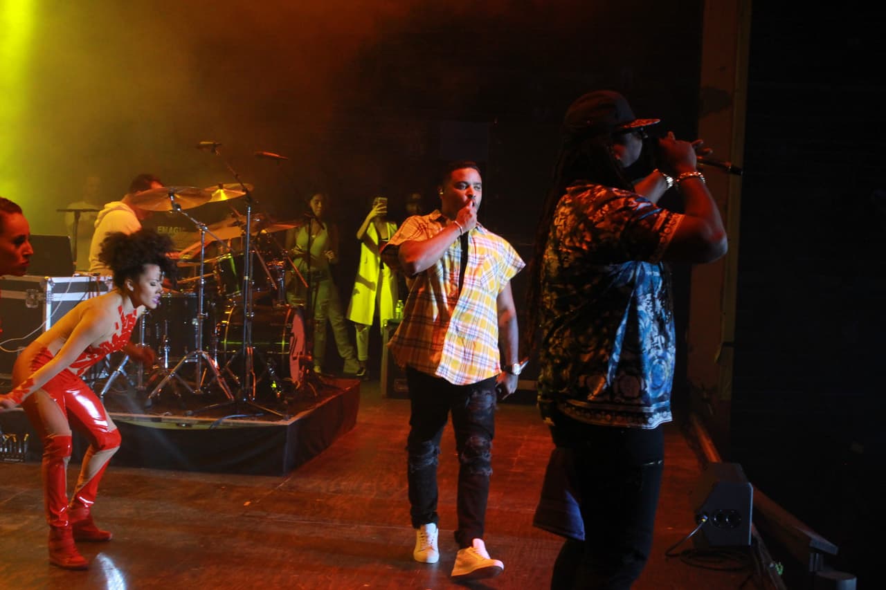Zion y Lennox cerraron la noche con broche de oro este evento cantando todos sus éxitos.