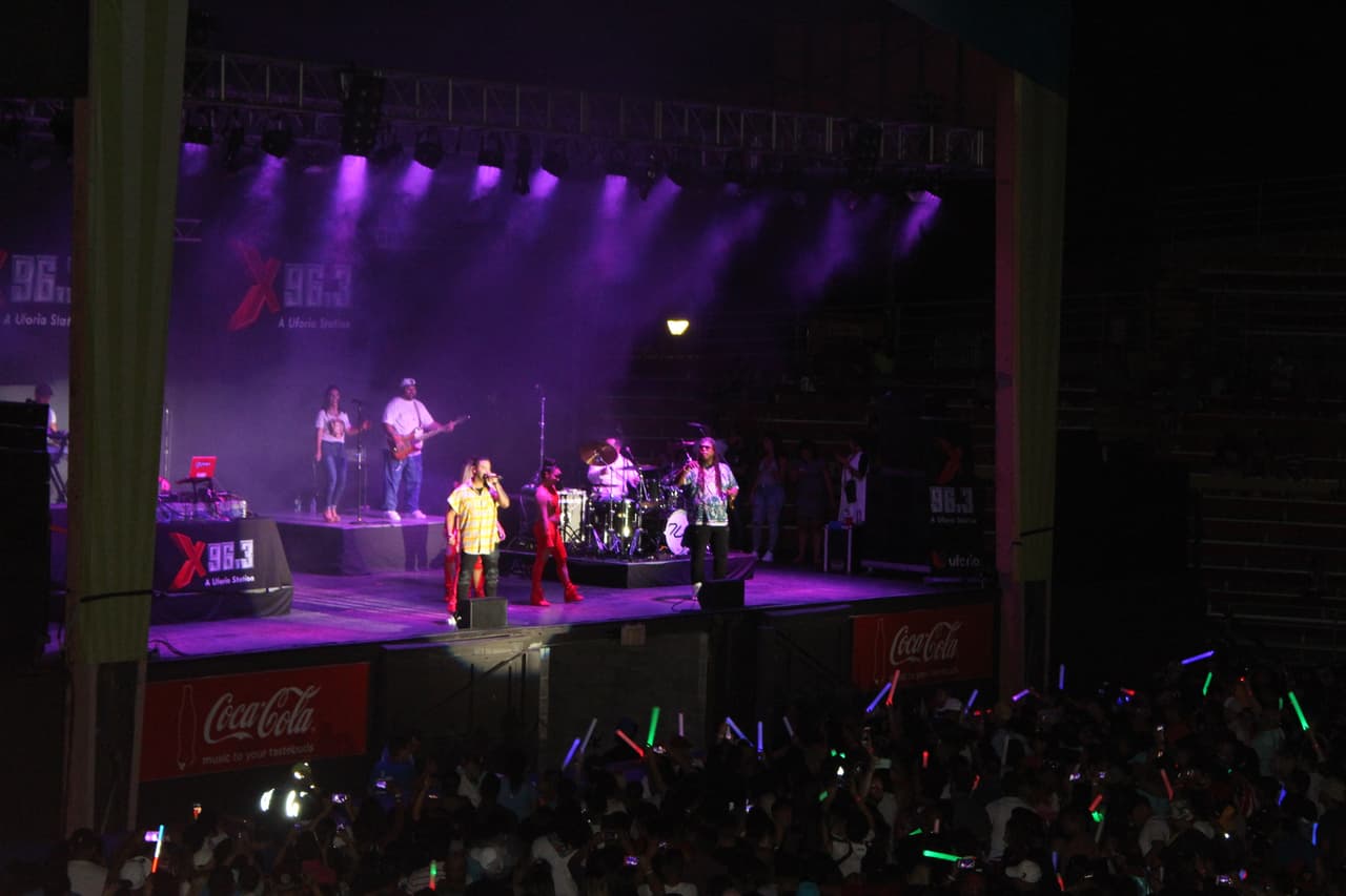 Zion y Lennox cerraron la noche con broche de oro este evento cantando todos sus éxitos.