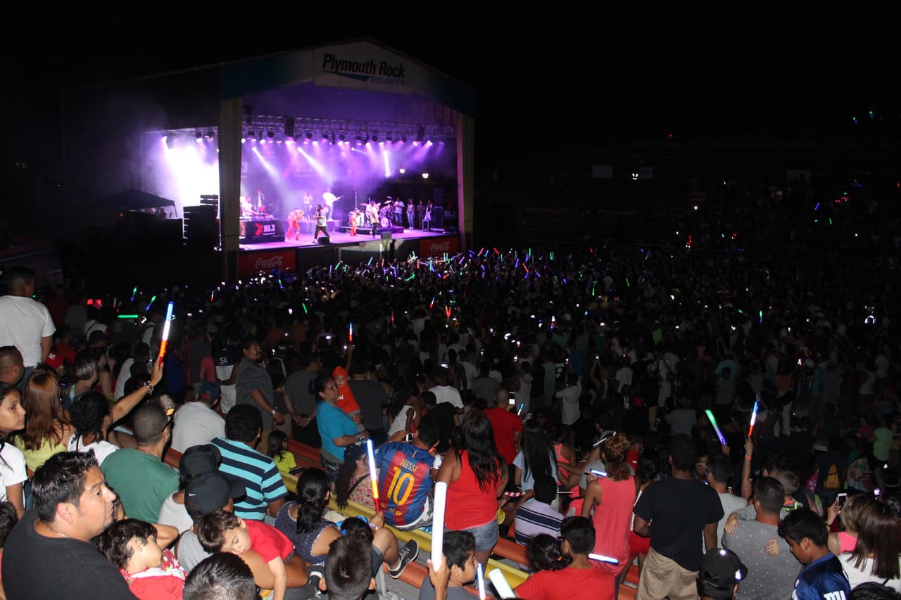 Zion y Lennox cerraron la noche con broche de oro este evento cantando todos sus éxitos.