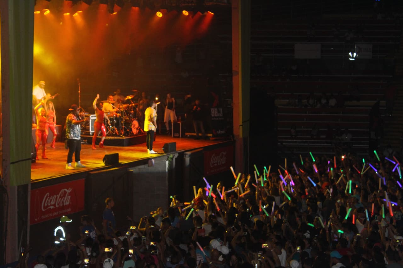 Zion y Lennox cerraron la noche con broche de oro este evento cantando todos sus éxitos.