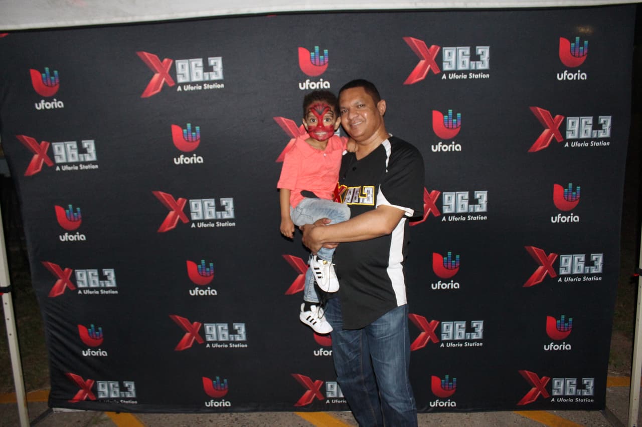 Una vez más los fans de La X abarrotaron Six Flags para celebrar el día de independencia con la música de Zion y Lennox.