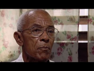 <h3 class="cms-H3-H3">Charles Lee Hill </h3>
<br>
<br>Este hombre, de 72 y 73 años, es buscado por su presunta participación en una serie de crímenes violentos ocurridos en noviembre de 1971, entre los que están el homicidio de un agente de la Policía Estatal de Nuevo México, durante una parada de tráfico. 
<br>
<br>La agencia cree que Lee y dos cómplices (supuestamente fallecidos) secuestraron a un conductor de grúa a punta de pistola y le obligaron a llevar al trío al aeropuerto internacional de Albuquerque, donde se hicieron del control de un vuelo de Trans World Airlines (TWA), desviando el avión a Tampa (Florida). Luego, tras intercambiar los rehenes por combustible, Hill y sus cómplices volaron a La Habana, Cuba.
<br>