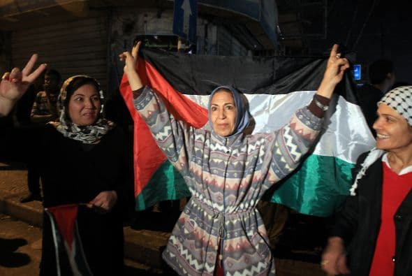 Gaza celebró unida lo que considera una "victoria" sobre Israel y empezó a volver a la normalidad en el primer día de tregua tras ocho días de bombardeos que han dejado 164 muertos, unos 1,300 heridos y cuantiosos daños materiales. Ver toda la información .