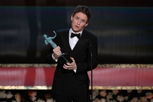 Eddie Redmayne aceptando su premio a Mejor Actor.