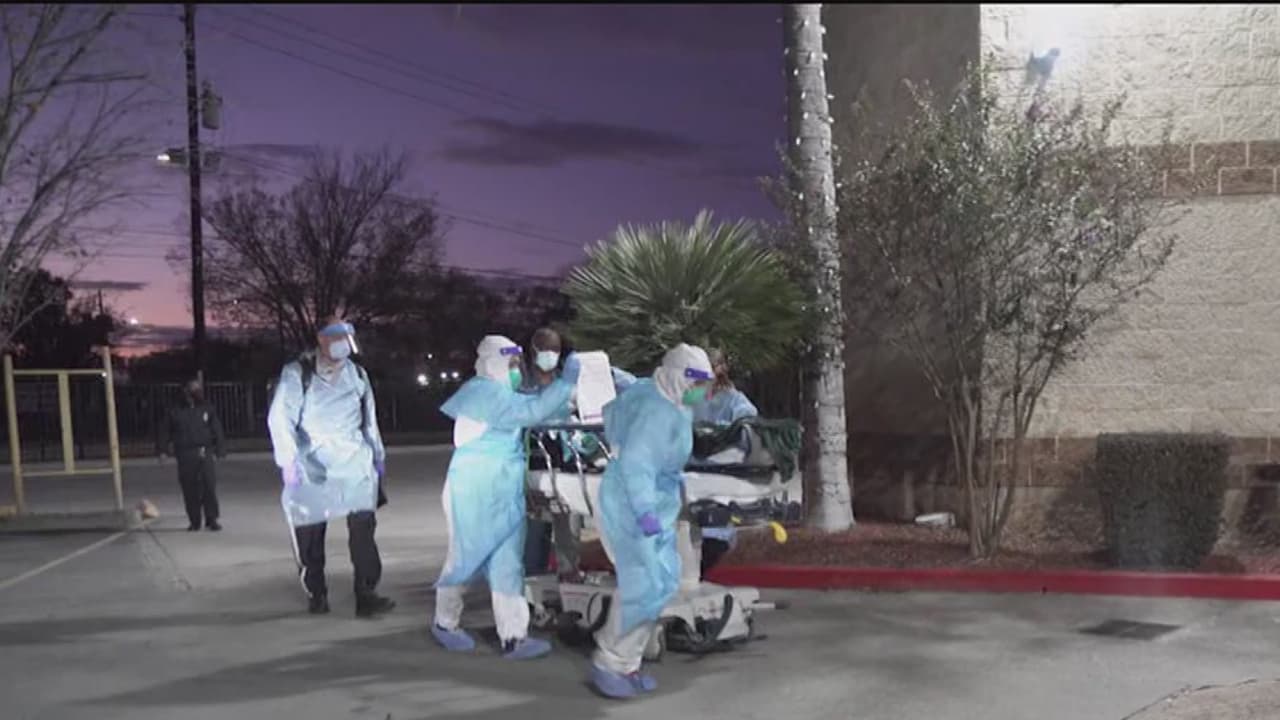 “Esto es lo peor que he visto”: enfermera que lucha contra la pandemia en Houston