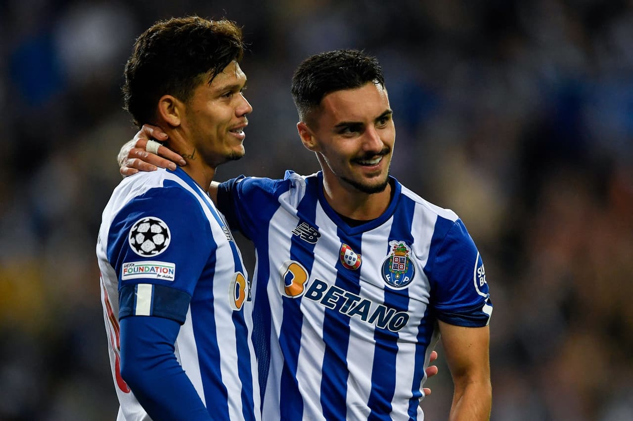 Atlético de Madrid cayó en su visita ante Porto por 2-1 y el Bayer Leverkusen empató de local ante Brujas con un 0-0 para clasificarse los de la Bundesliga a Europa League y eliminar a los españoles.