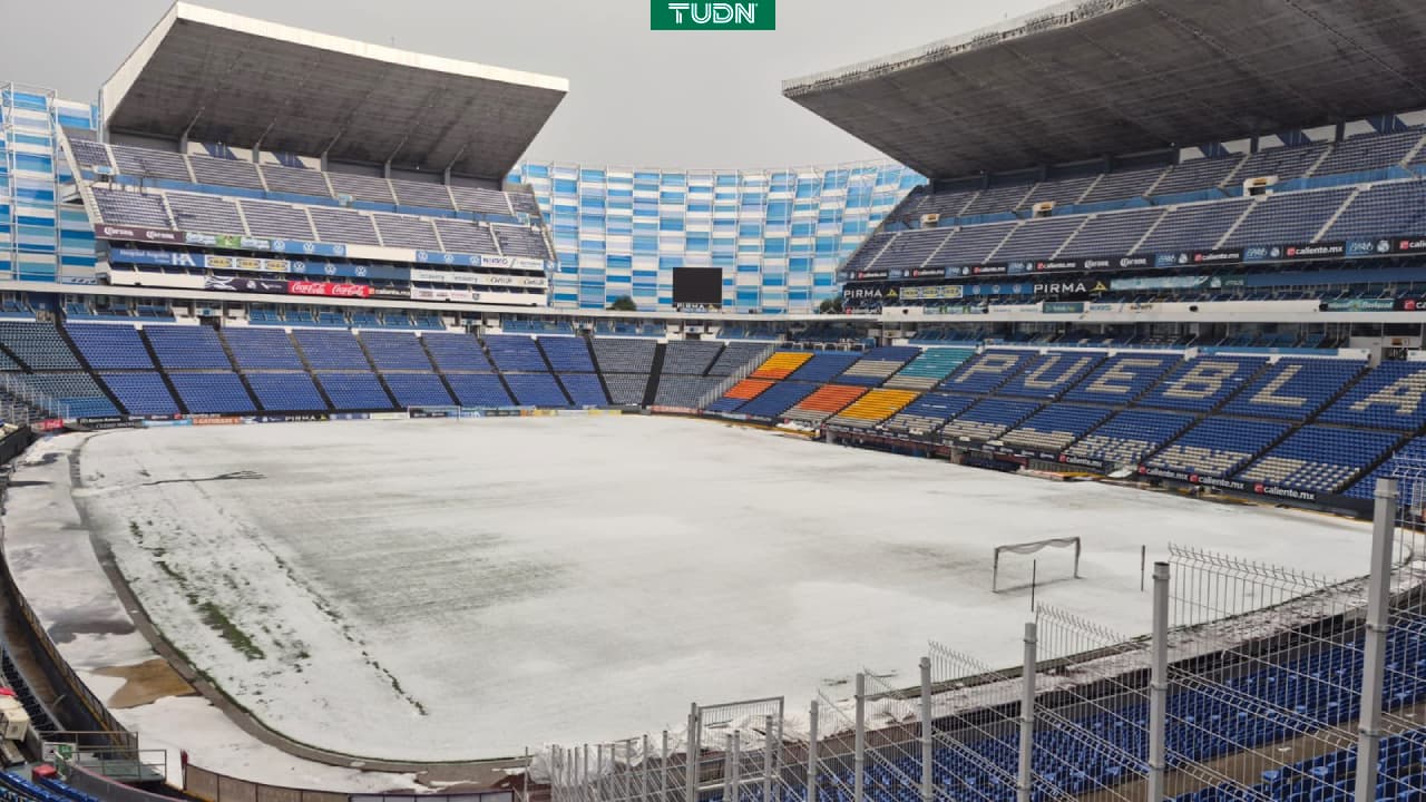 Estadio Cuauhtémoc de Puebla se cubre de nieve ¡en pleno verano!