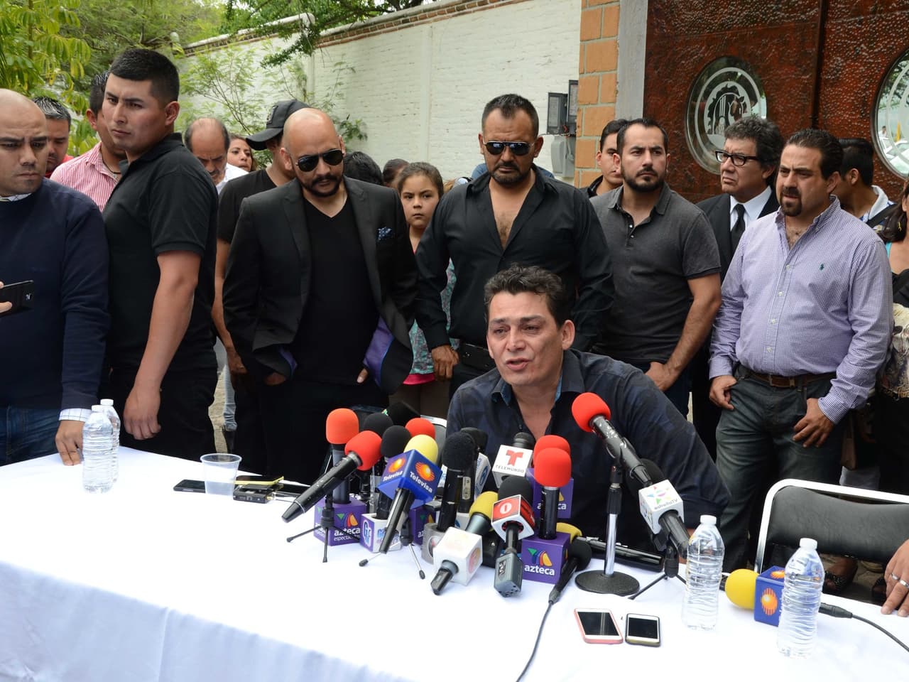 Hace días se corrió el rumor de que José Manuel Figueroa habría tomado el control de la obra artística de ‘El Rey del Jaripeo’ y que al parecer, se habría distanciado de su hermano Julián.