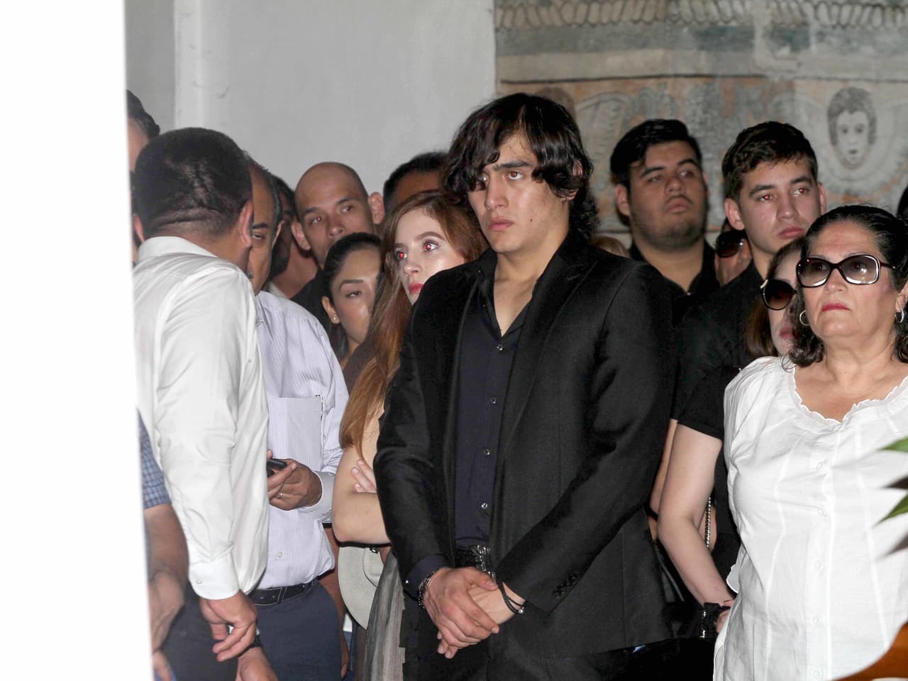 BASTA! indicó que otra señal de que las cosas no andan bien entre los hijos de Joan, fue cuando José Manuel aceptó dar una entrevista, pero supuestamente pidió omitir el nombre y la imagen de Julián.