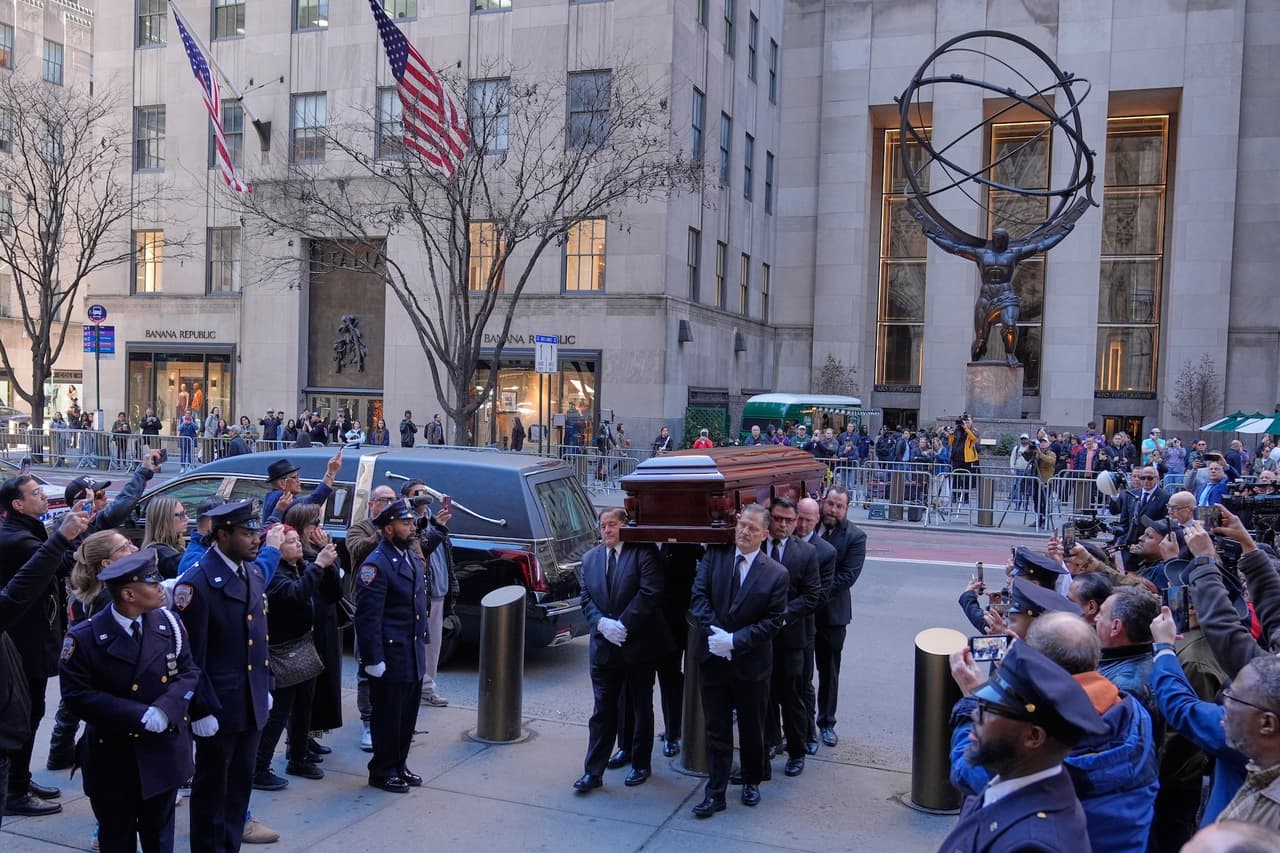 Familiares, amigos y admiradores se reunieron la mañana del lunes en la Catedral de San Patricio para despedir al 
<b>legendario salsero Willie Colón,</b> fallecido el 21 de febrero a los 75 años. La misa pública reunió a la comunidad latina y musical de Nueva York.