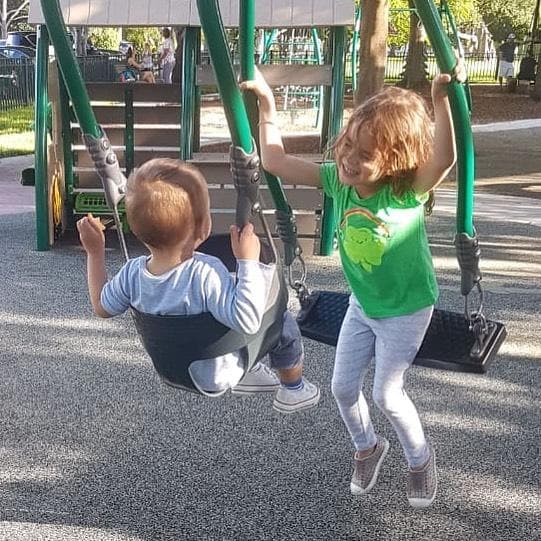 En febrero del 2018, se convirtió en hermana mayor con la llegada de Liam. Alan ha compartido que en ocasiones se ha puesto celosa, pero al final del día son muy unidos, amorosos y solidarios el uno con el otro.