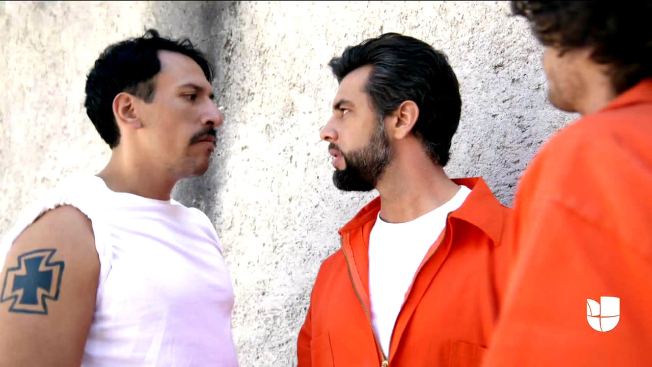 Y comenzó a vivir un infierno, pues los presos le dieron una golpiza por haber maltratado a los migrantes.