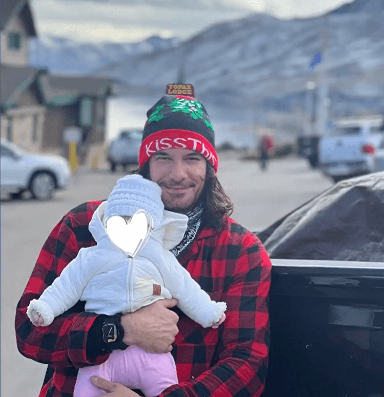 Mario Cimarro con su hija