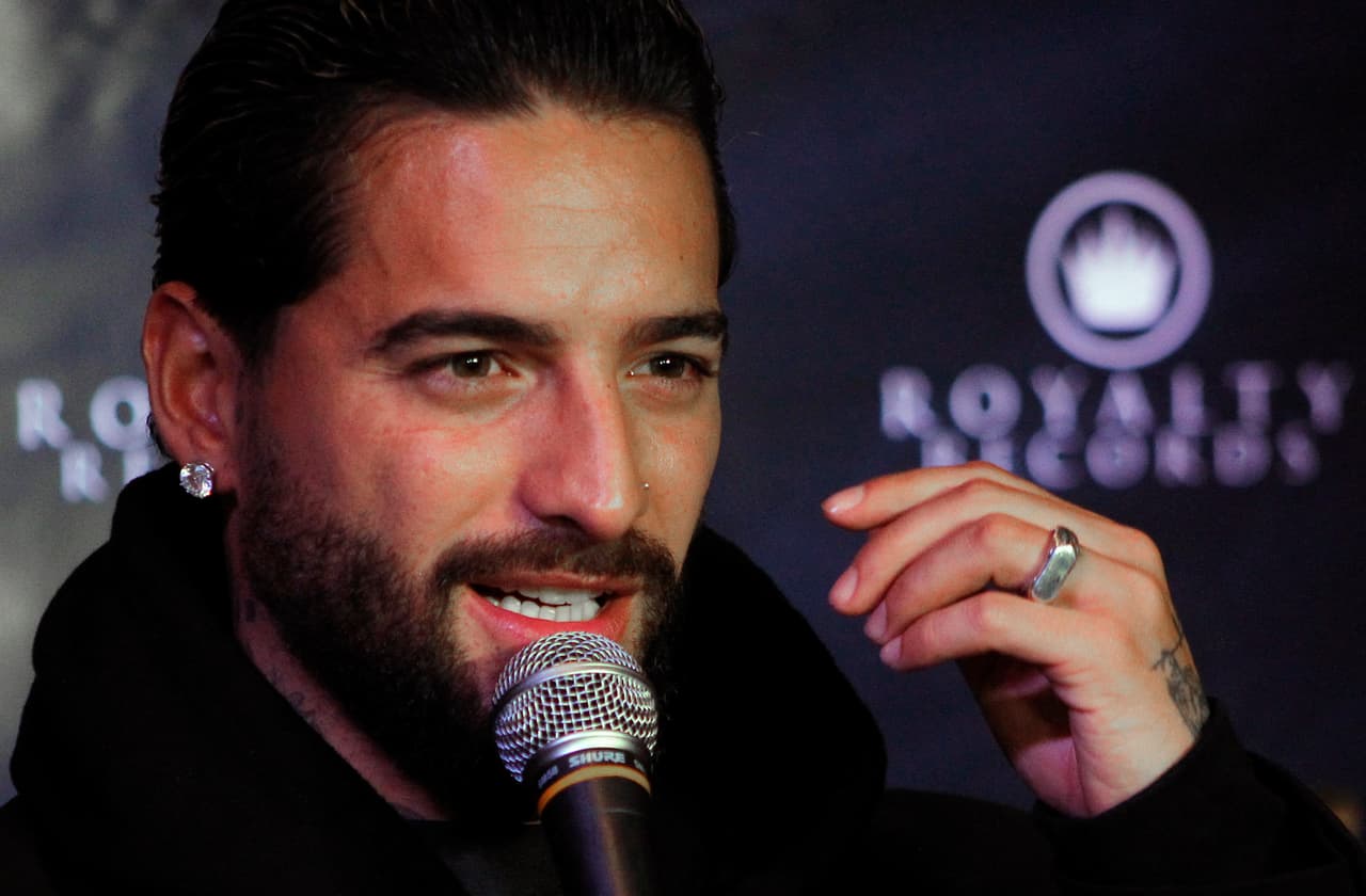 Maluma lanzó Royalty Records, su nuevo sello discográfico con el que quiere dar a conocer y apoyar a nuevos talentos. Ya firmó a Abril, cantante pop urbana, y a Paulina B, quien canta temas de regional pop.