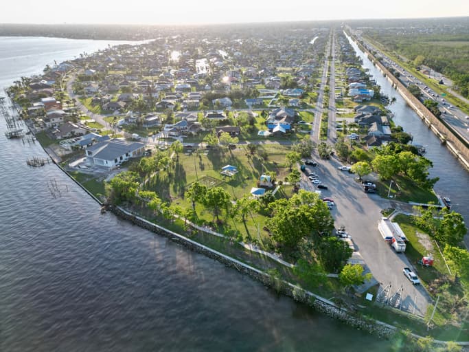 <b>7. Cape Coral, Florida.</b> Esta otra ciudad de Florida se caracteriza por altos niveles de polen de los árboles. “Es importante consultar con su alergólogo acerca de sus síntomas para que pueda diseñar un plan de tratamiento que mejor lo ayude a manejarlos”, dice la alergóloga Neeta Ogden, portavoz de la AAFA.