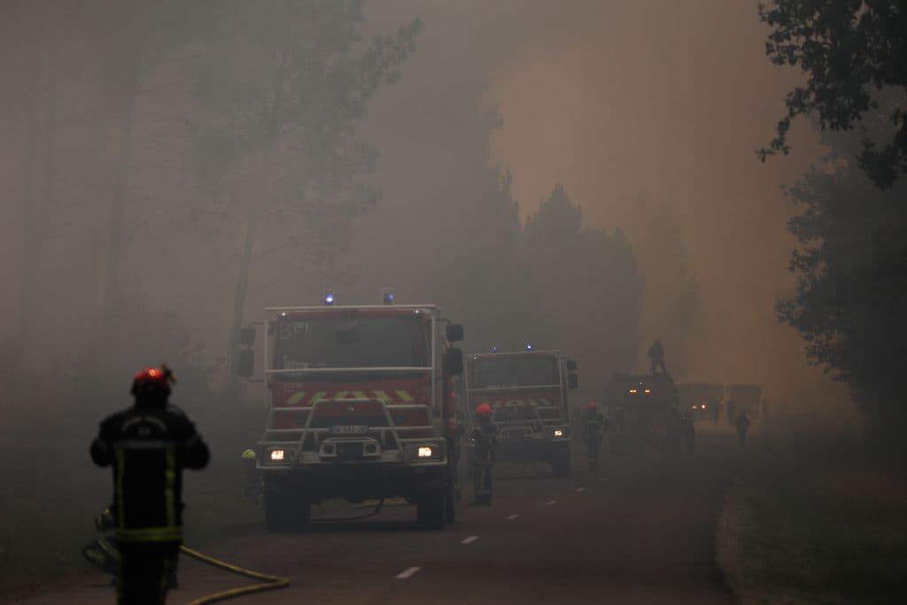 Los incendios de la última semana dejaron dos muertos y unos 60 heridos en ese país, según el último balance de las autoridades. Las llamas arrasaron entre 12,000 y 15,000 hectáreas, según los cálculos.