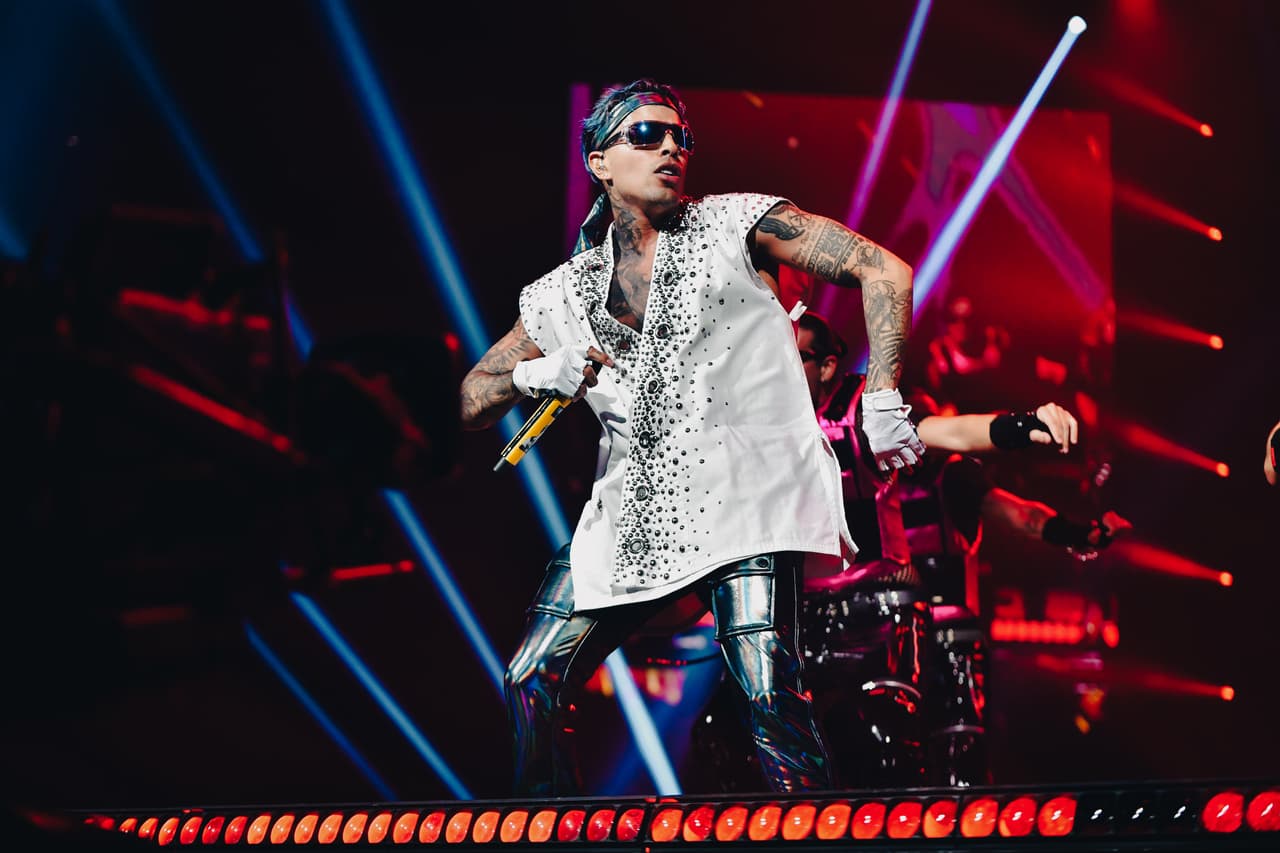 Con Rosalía en FLA Live Arena, Rauw Alejandro complació a los asistentes al concierto, cantando sus canciones más populares, y obviamente, bailando como solo él lo saber hacer.