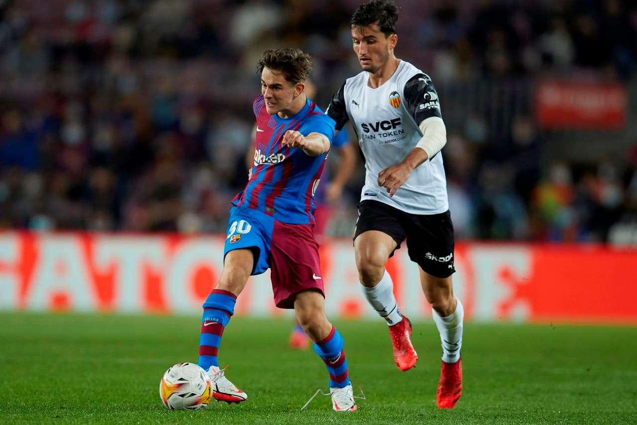 El Barcelona se lleva el triunfo sobre el Valencia con marcador 3-1, durante la novena jornada en La Liga. José Luis Gayá ponía arriba a los 'Chés' al minuto 5', pero Ansu Fati (13'), Memphis Depay con un penalti (41') y Philippe Coutinho (85') le dieron la victoria al equipo dirigido por Koeman.