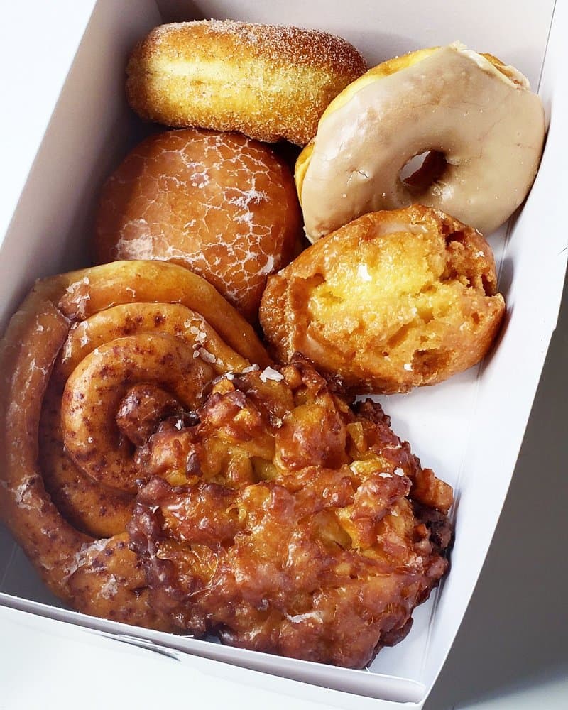 <b>Baker's Dozen </b>
<br>Dirección: 1307 Buck Jones Rd Raleigh, NC 27606
<br>Teléfono: (919) 377-1221
<br>
<b><a href="https://www.yelp.com/map/bakers-dozen-raleigh">Cómo llegar</a></b>
<br>
<br>Un usuario de Yelp invitó a las personas a este “local de propiedad y gestión familiar, calidad y selección superiores. Olvídate de las cadenas nacionales y dirígete a Bakers Dozen”.